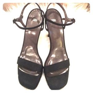 NWOT Vera Wang black 4 inch heels in 8.5